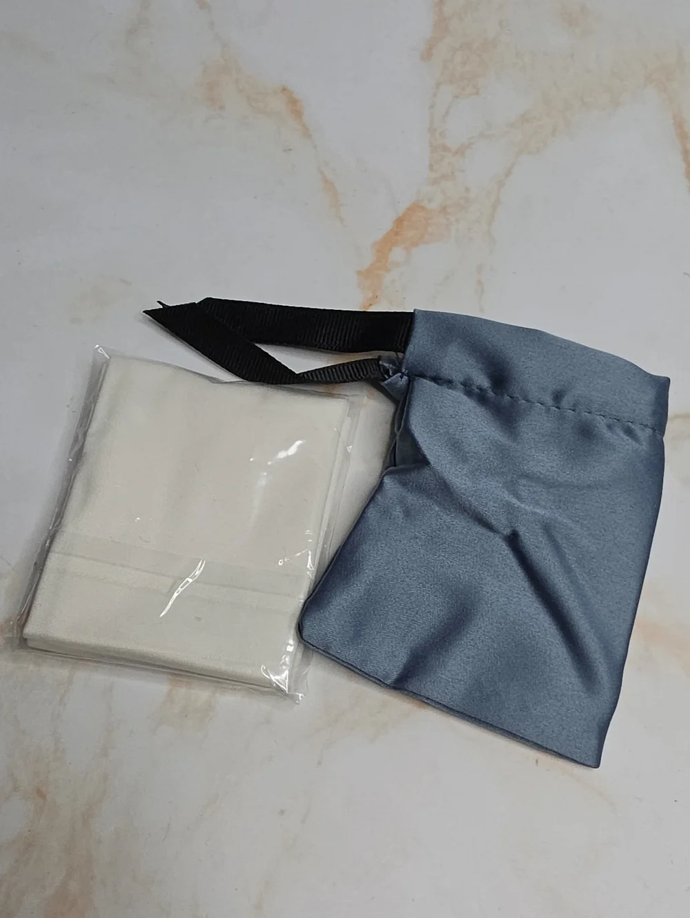 Gucci Satin Drawstring Pouch in Navy Blue with White Dust Cloth Sunglasses New